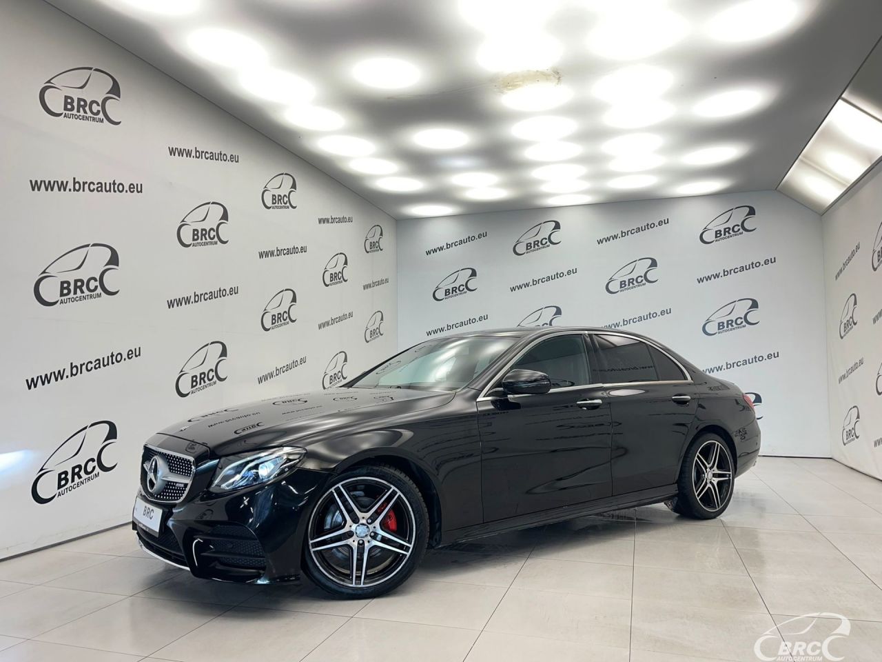 Mercedes-Benz E200 | 1