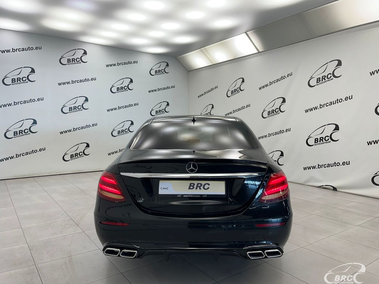 Mercedes-Benz E200 | 5