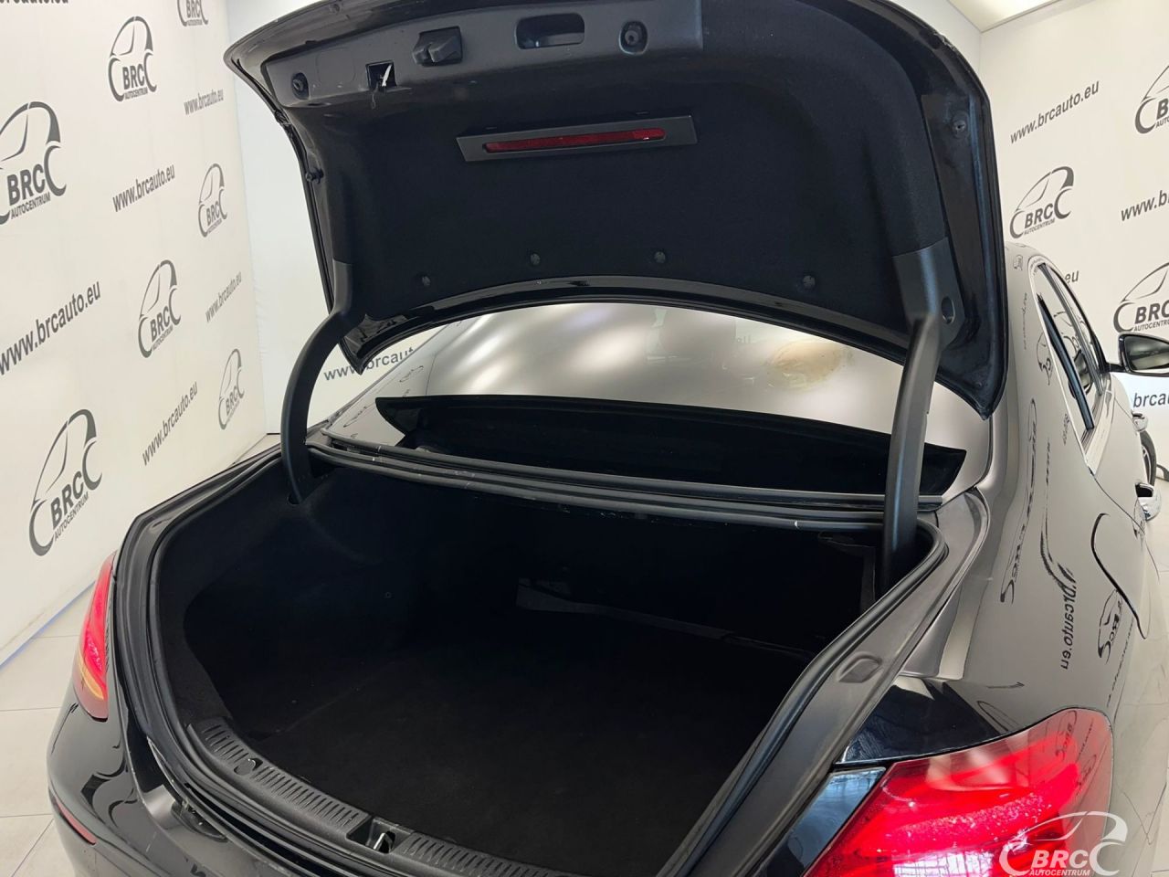 Mercedes-Benz E200 | 6
