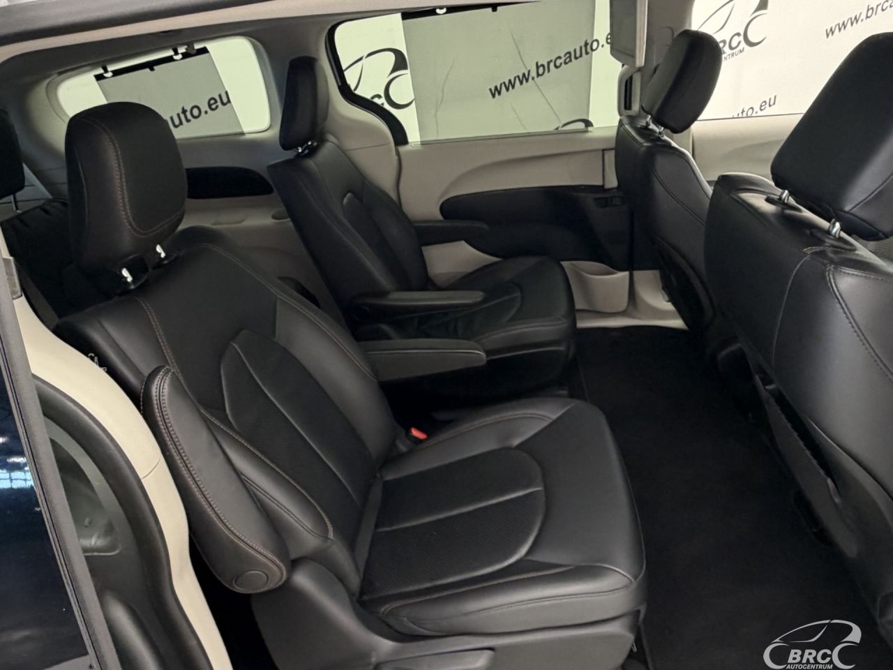 Chrysler Pacifica | 12