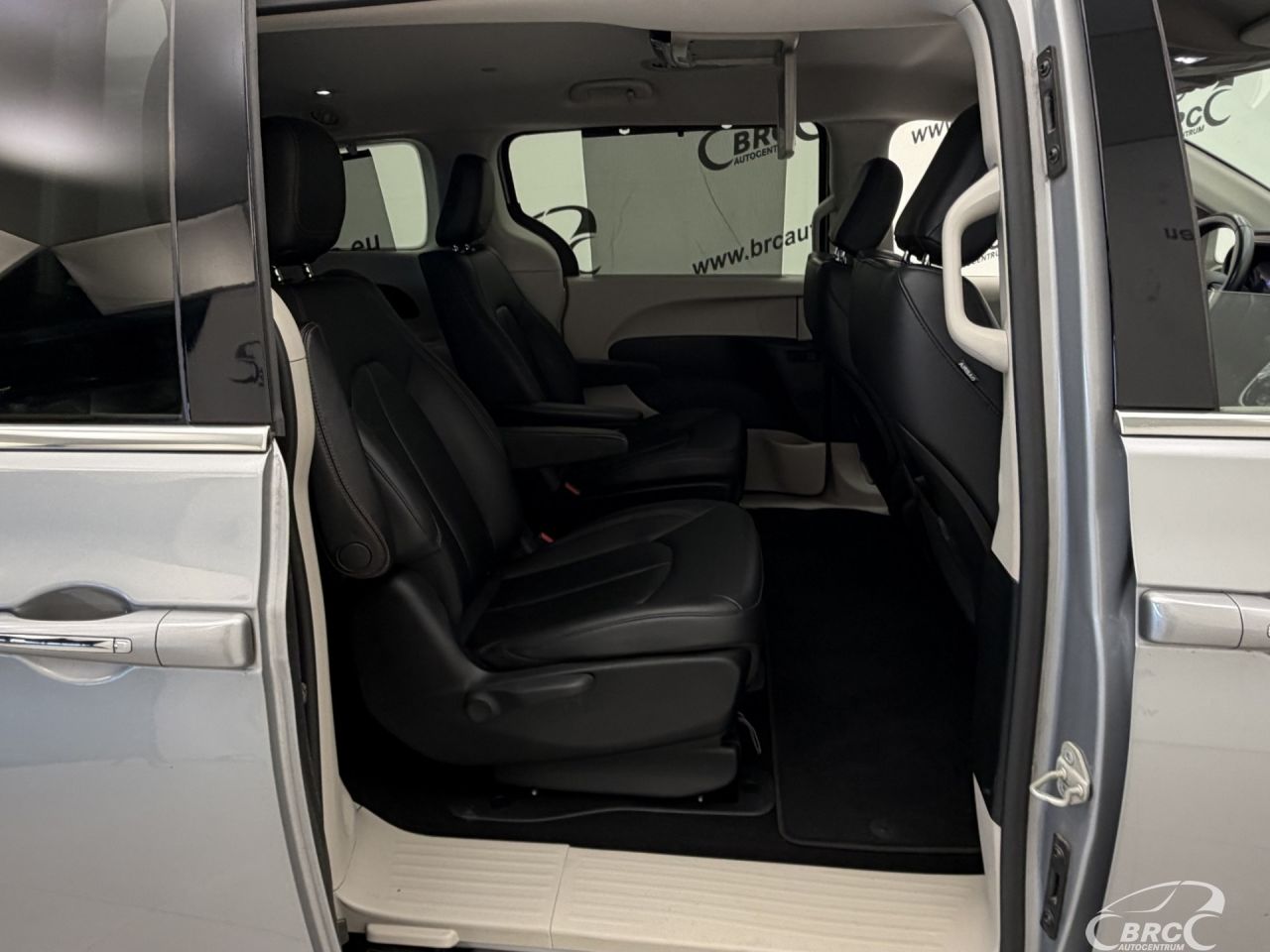 Chrysler Pacifica | 11