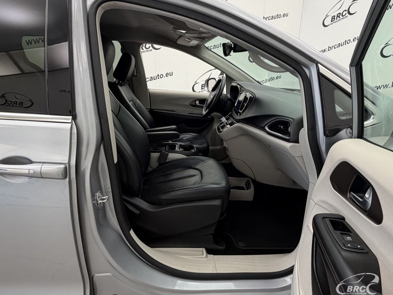 Chrysler Pacifica | 3