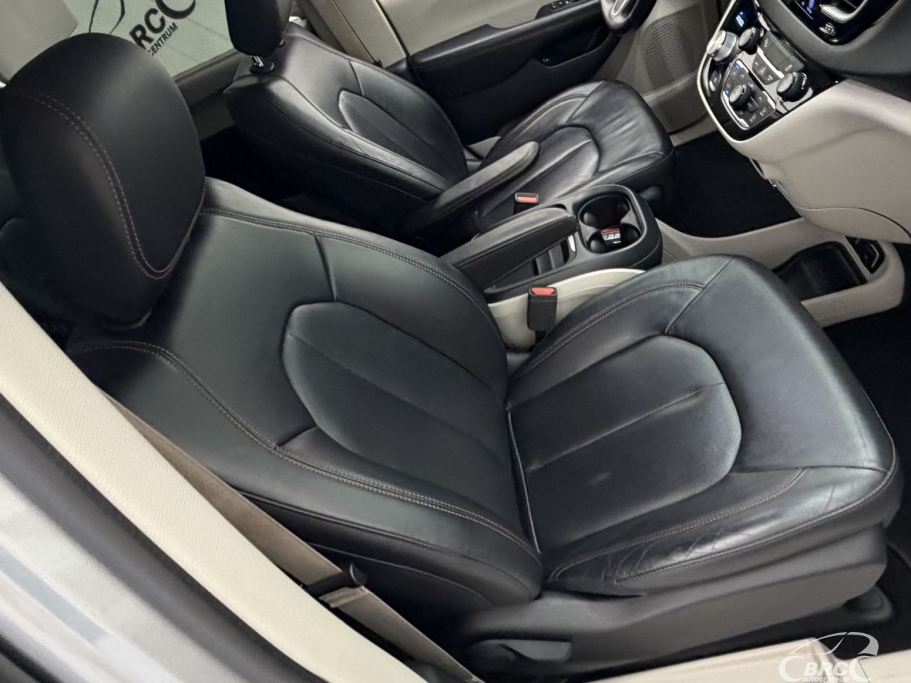 Chrysler Pacifica | 4