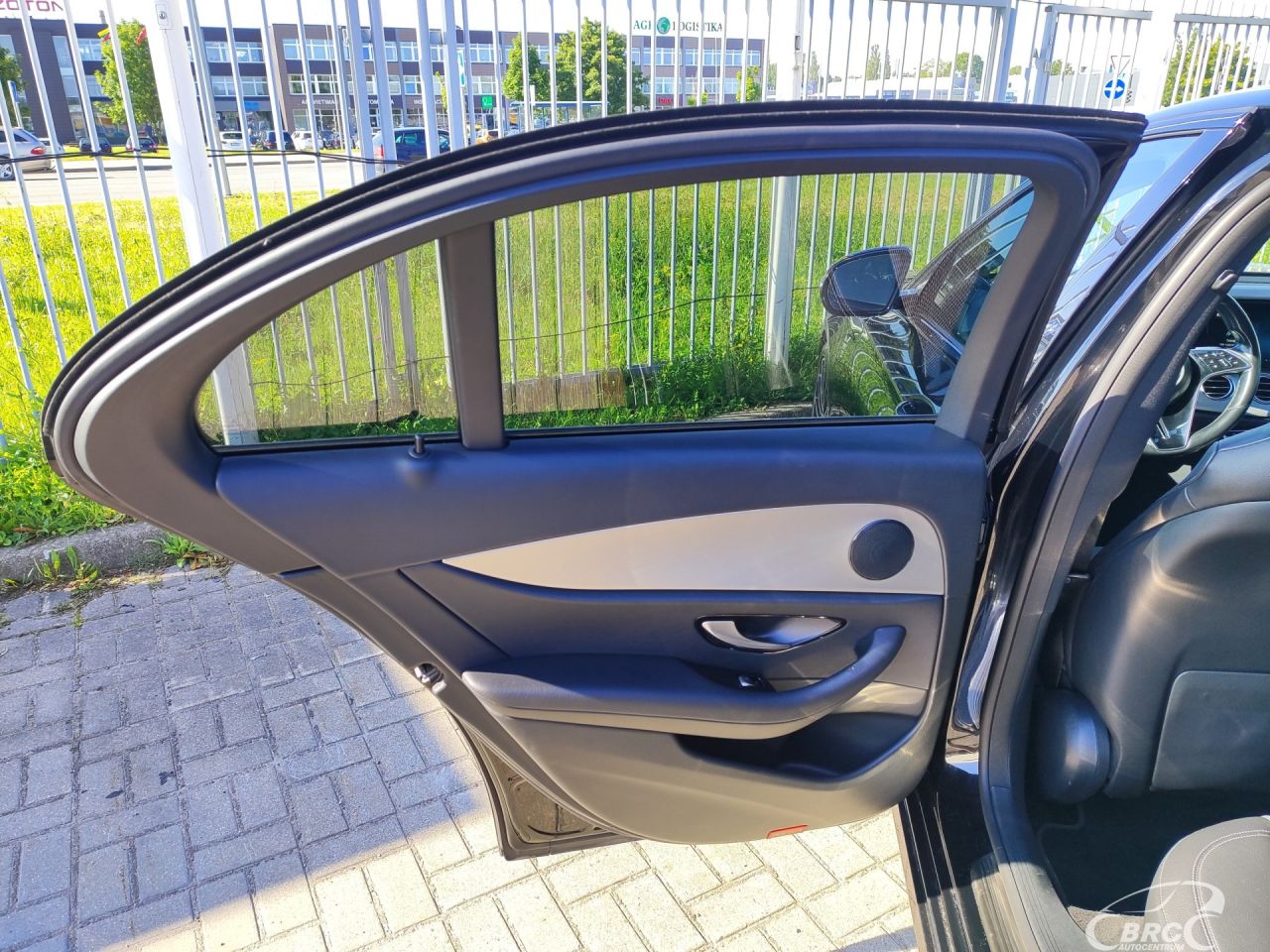 Mercedes-Benz E220 | 12