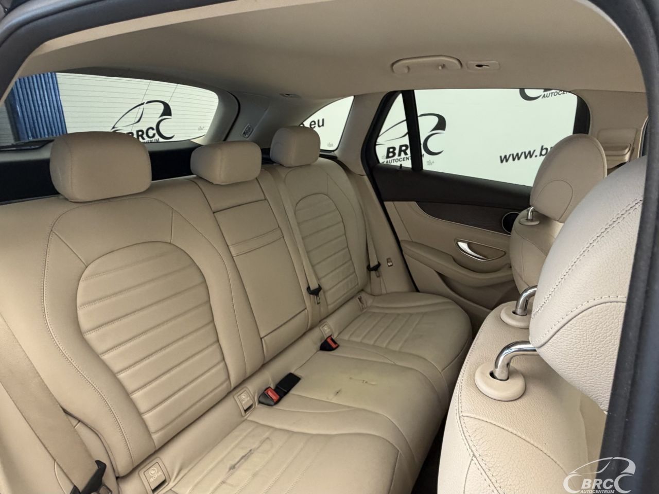 Mercedes-Benz GLC300 | 11