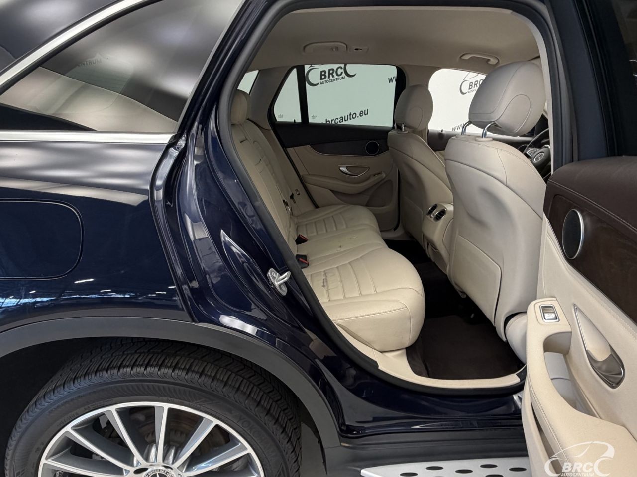 Mercedes-Benz GLC300 | 9