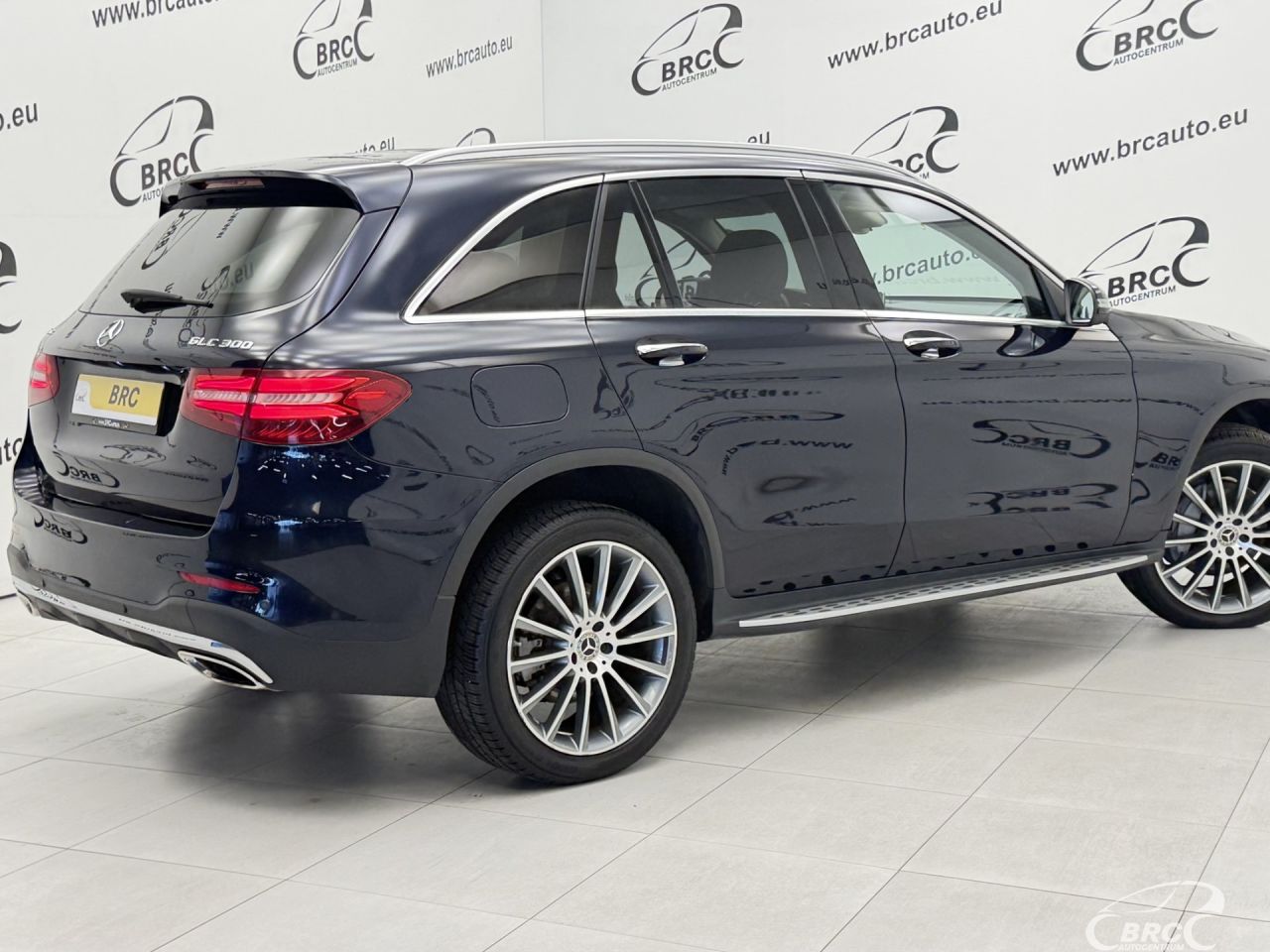 Mercedes-Benz GLC300 | 1