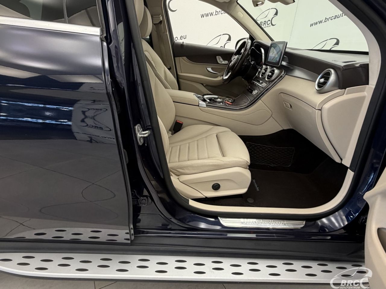 Mercedes-Benz GLC300 | 5