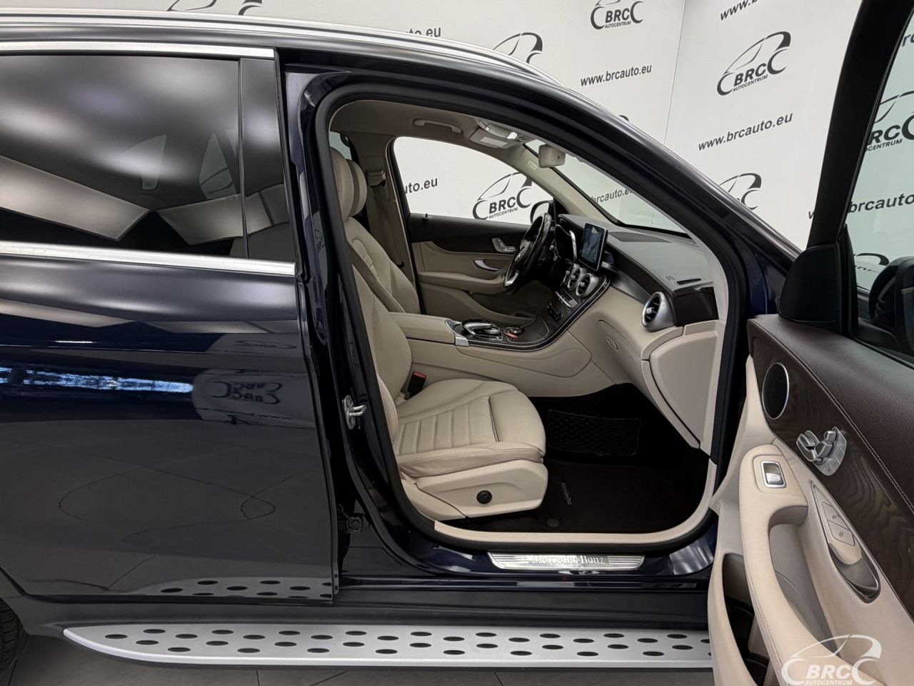 Mercedes-Benz GLC300 | 3