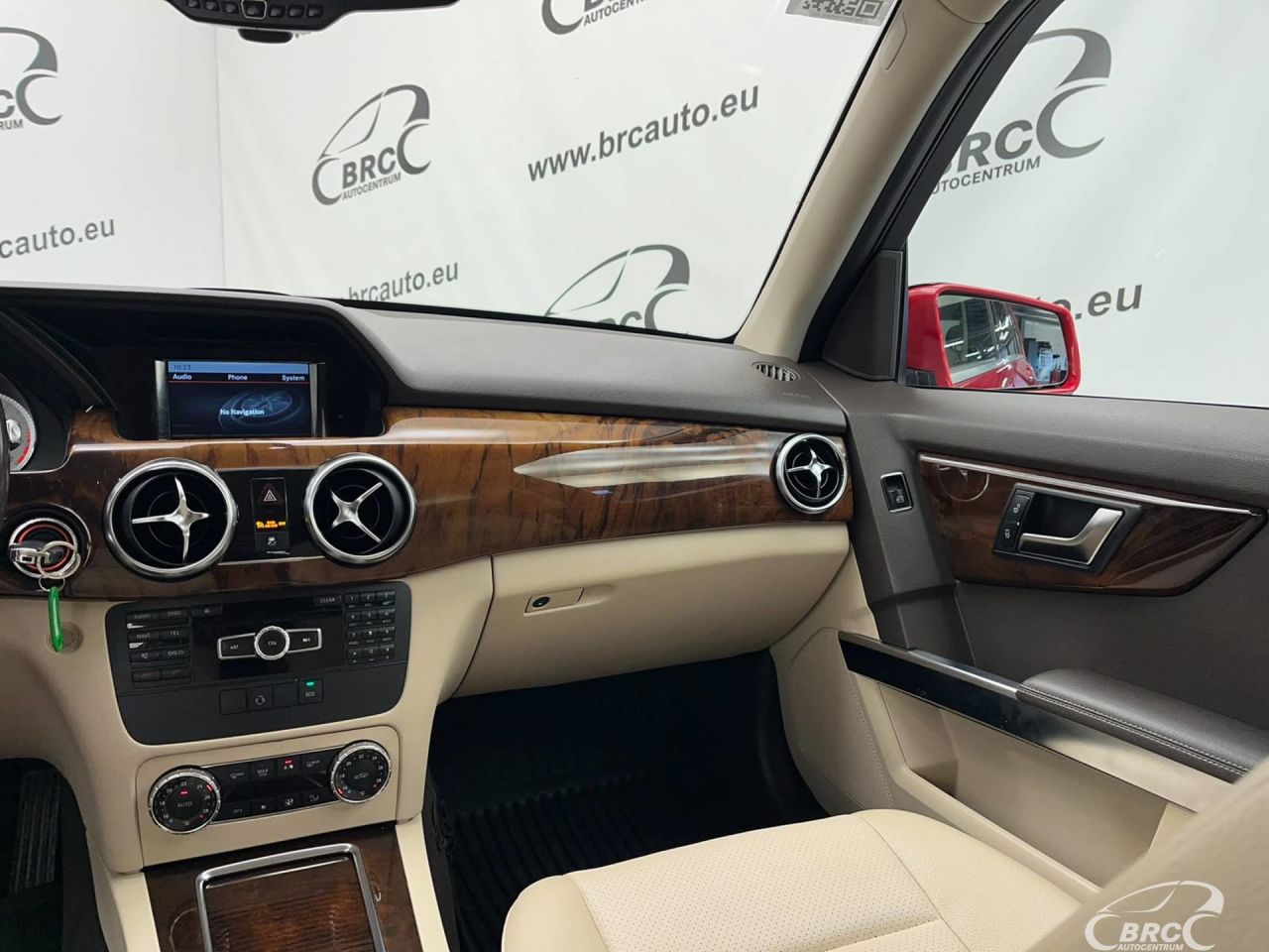 Mercedes-Benz GLK350 | 15