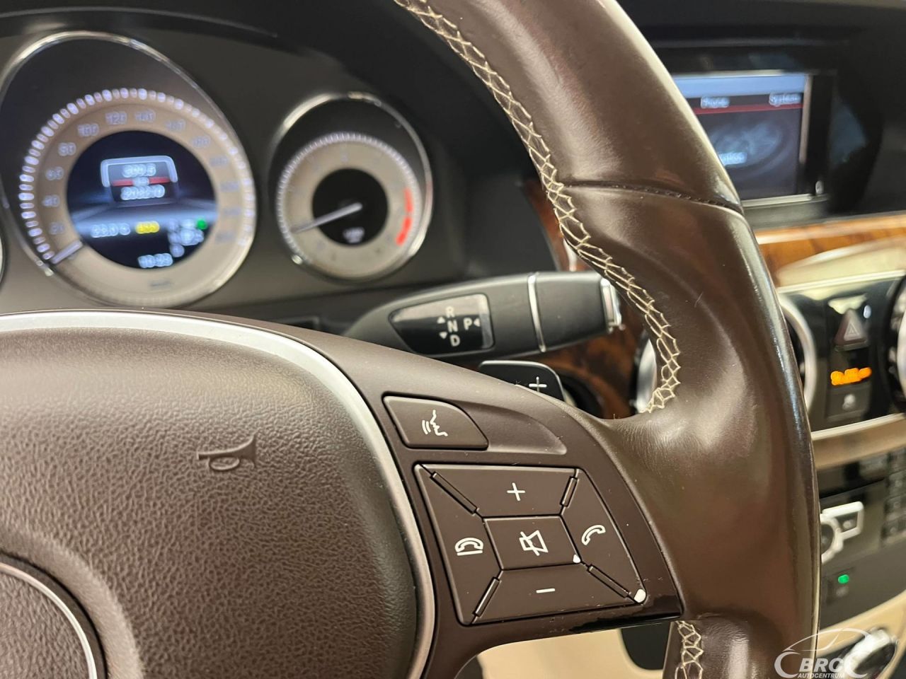 Mercedes-Benz GLK350 | 17