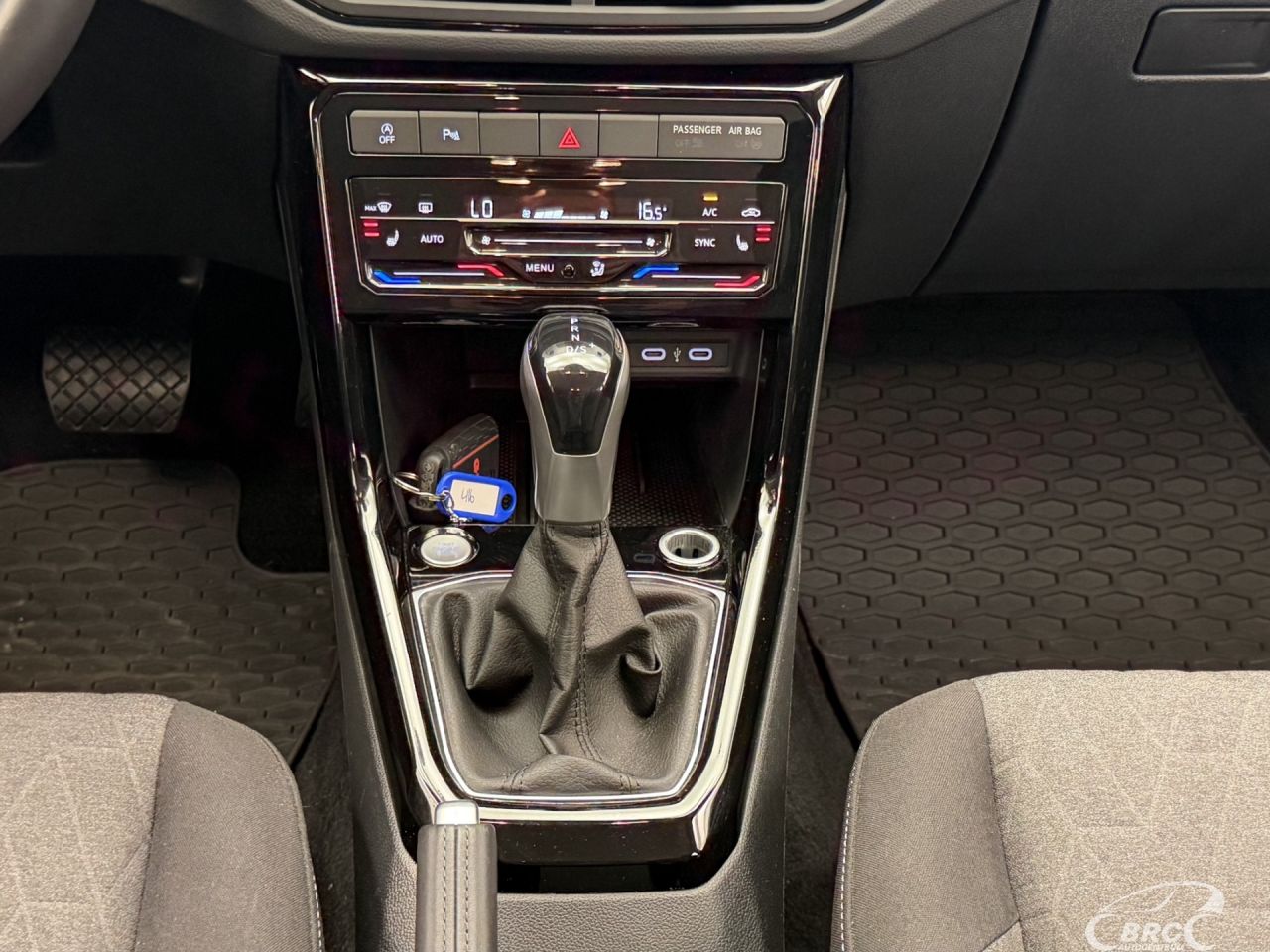 Volkswagen T-Cross | 17