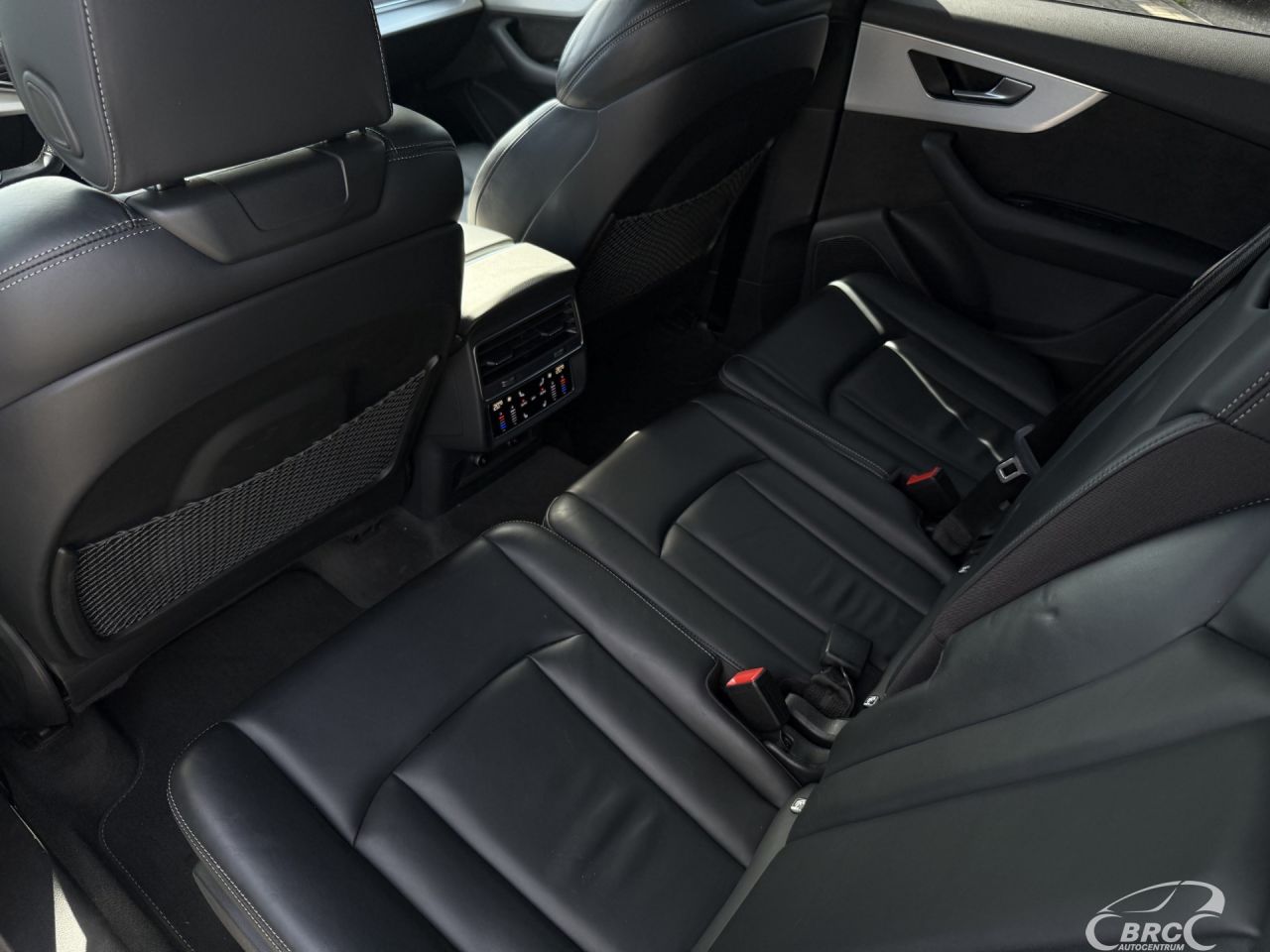Audi Q7 | 12
