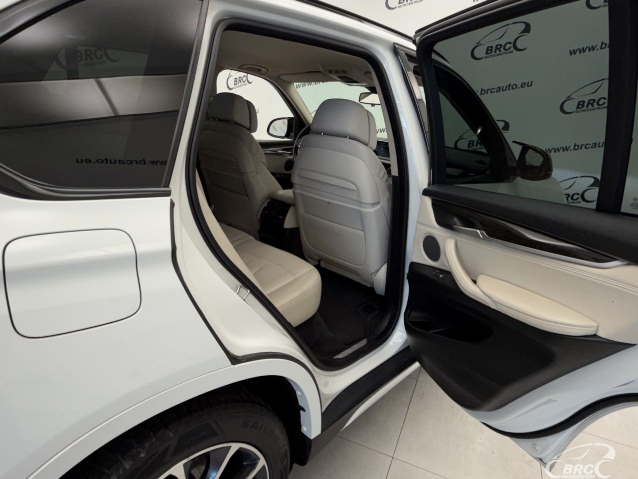 BMW X5 | 12