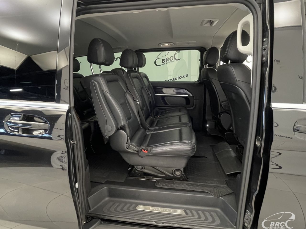 Mercedes-Benz V250 | 9