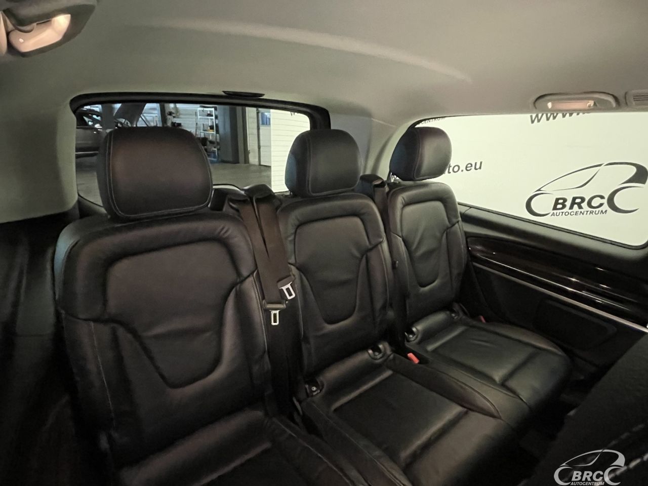 Mercedes-Benz V250 | 12