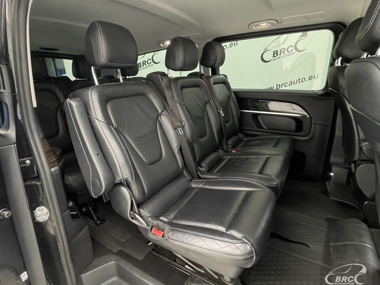 Mercedes-Benz V250 | 10