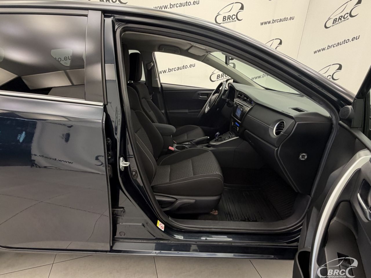 Toyota Auris | 3