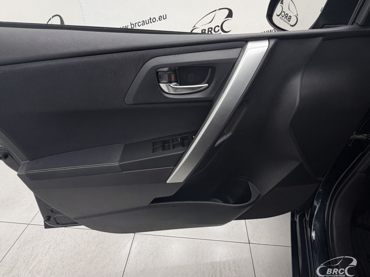 Toyota Auris | 18