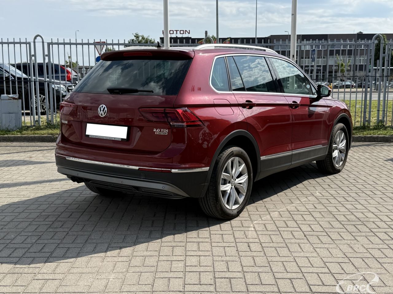 Volkswagen Tiguan | 1