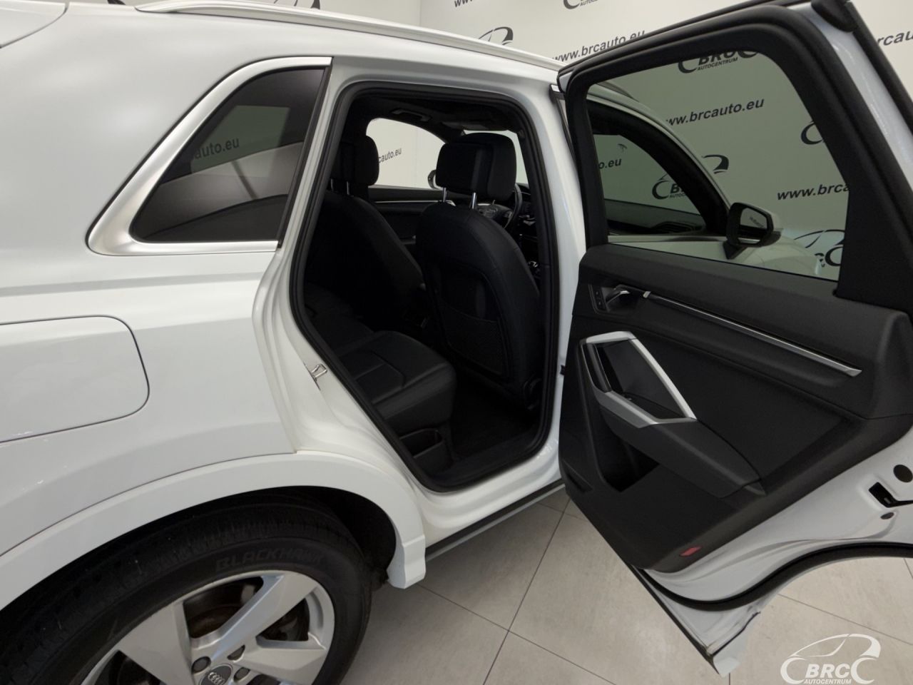 Audi Q3 | 11