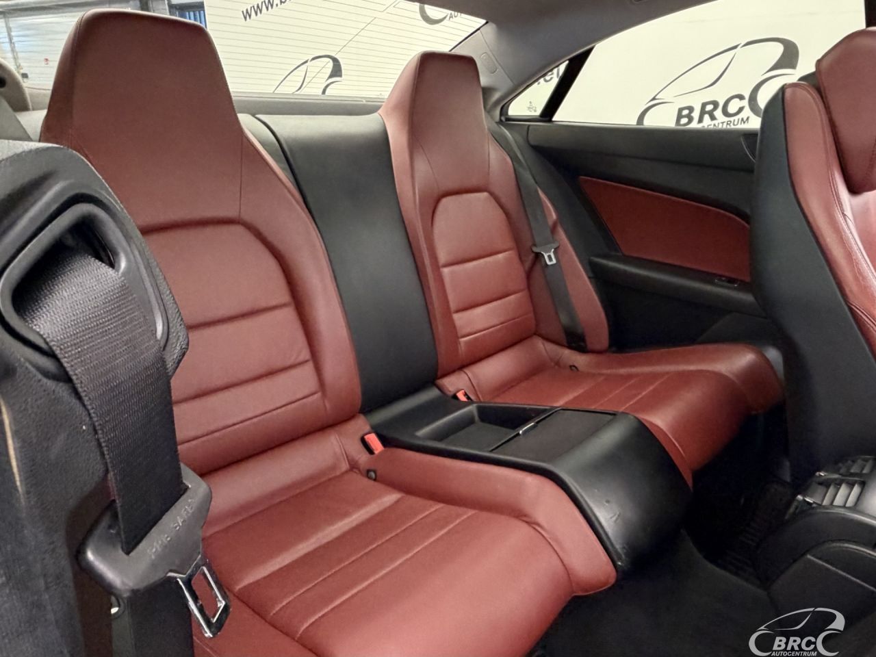 Mercedes-Benz E350 | 8