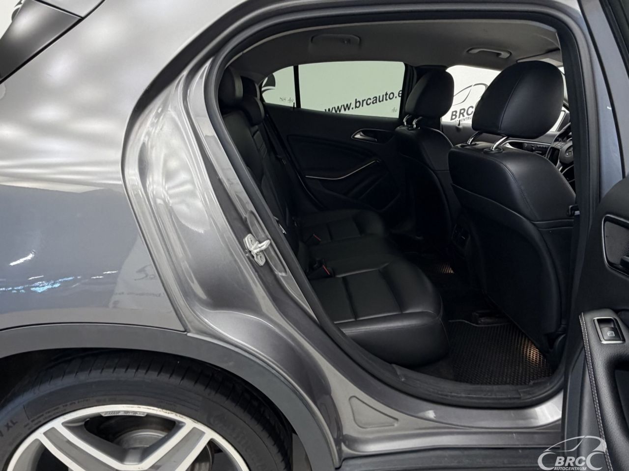 Mercedes-Benz GLA250 | 10