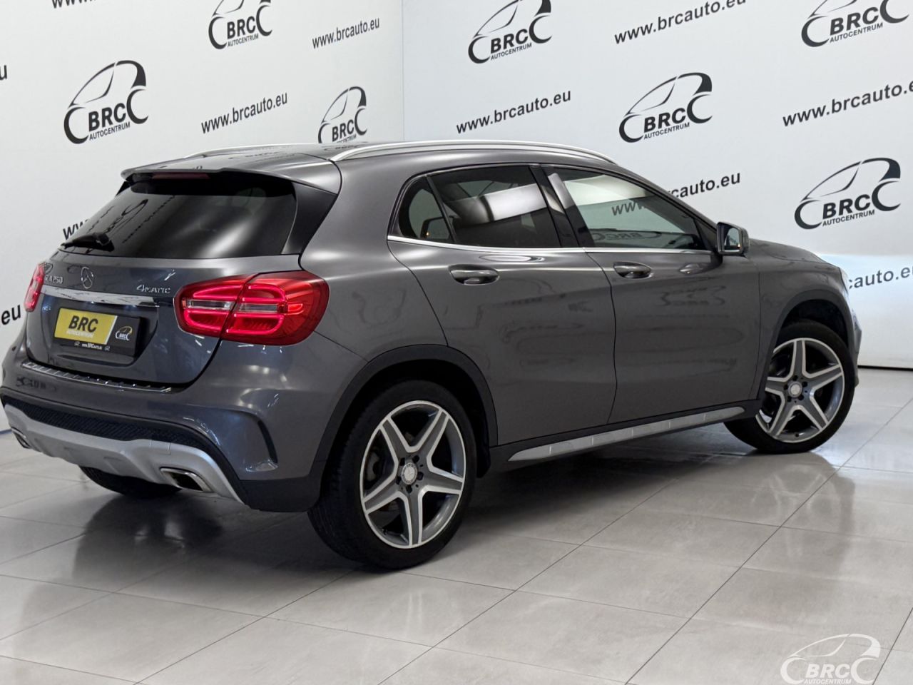 Mercedes-Benz GLA250 | 1