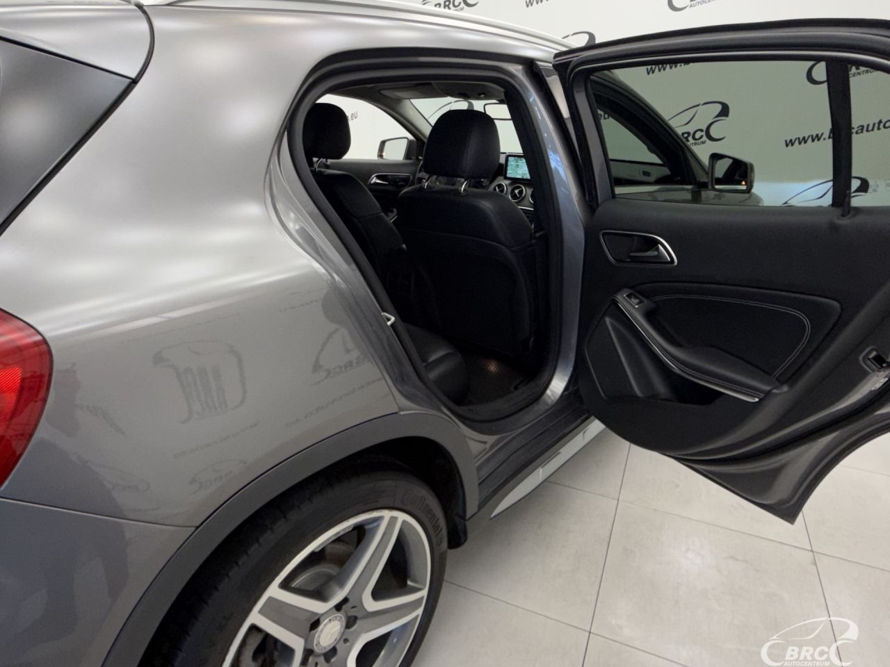 Mercedes-Benz GLA250 | 13