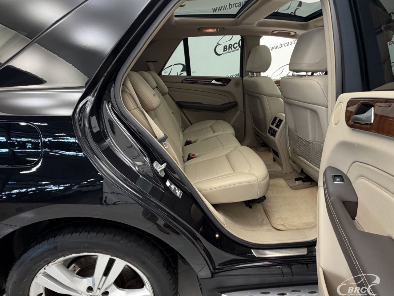 Mercedes-Benz ML350 | 9