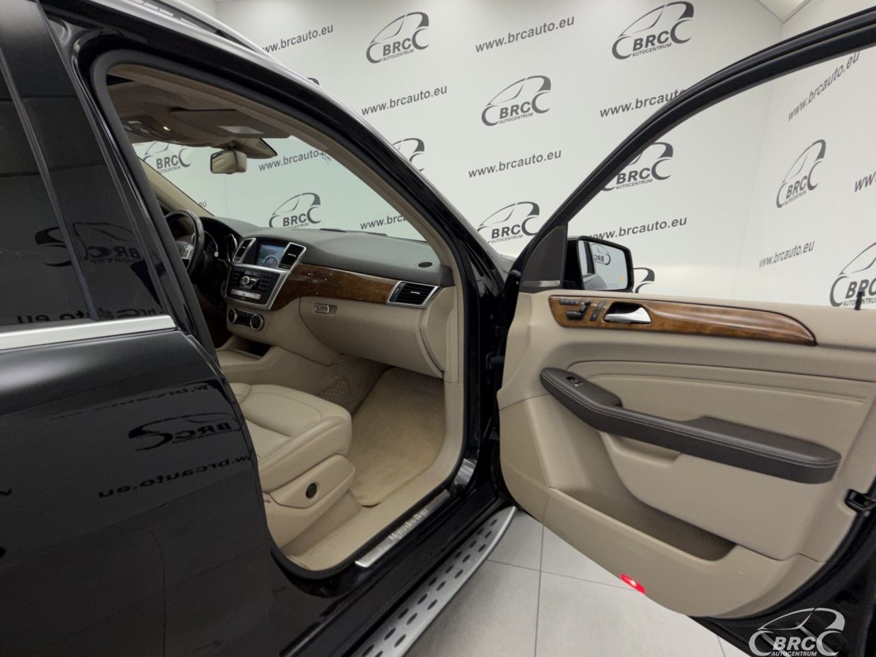 Mercedes-Benz ML350 | 7