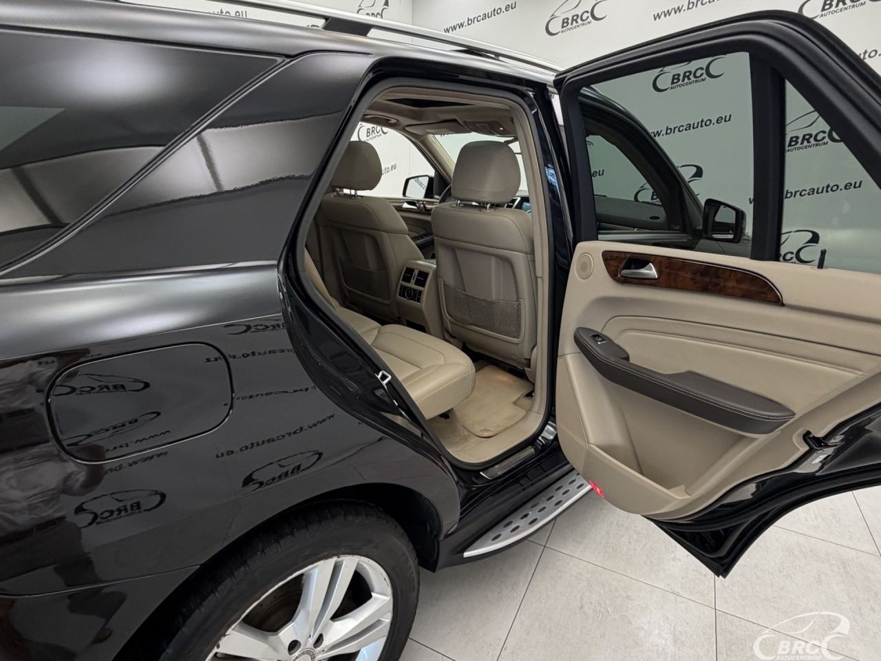 Mercedes-Benz ML350 | 12