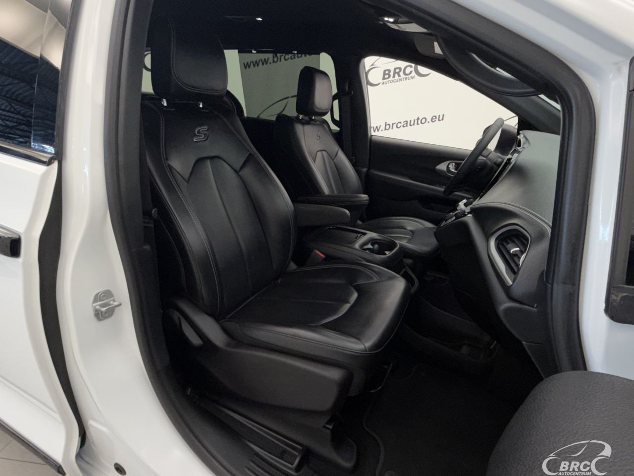 Chrysler Pacifica | 6