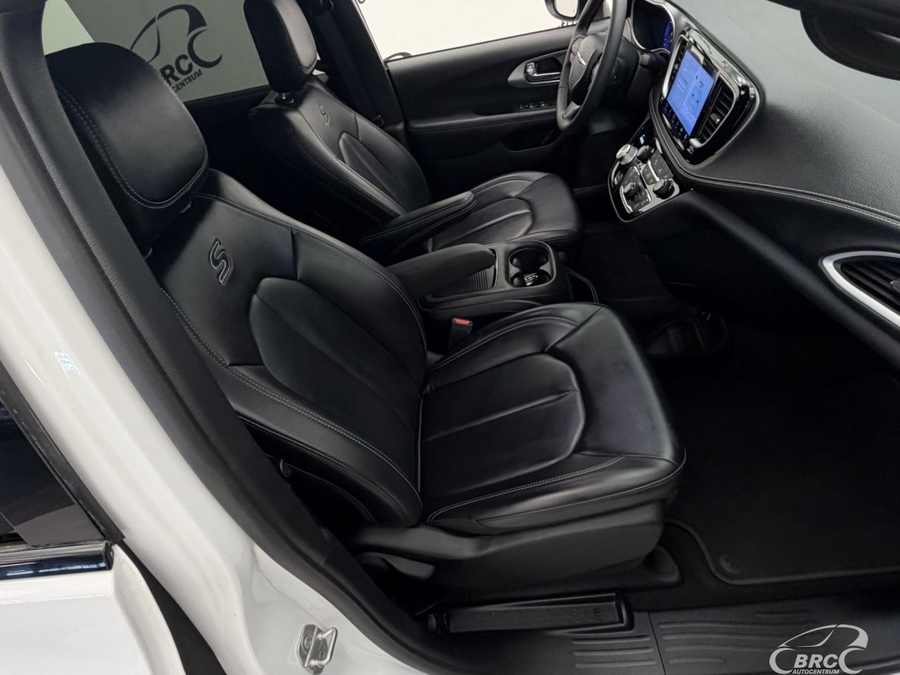 Chrysler Pacifica | 4