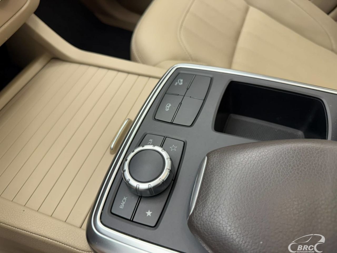 Mercedes-Benz GL450 | 11