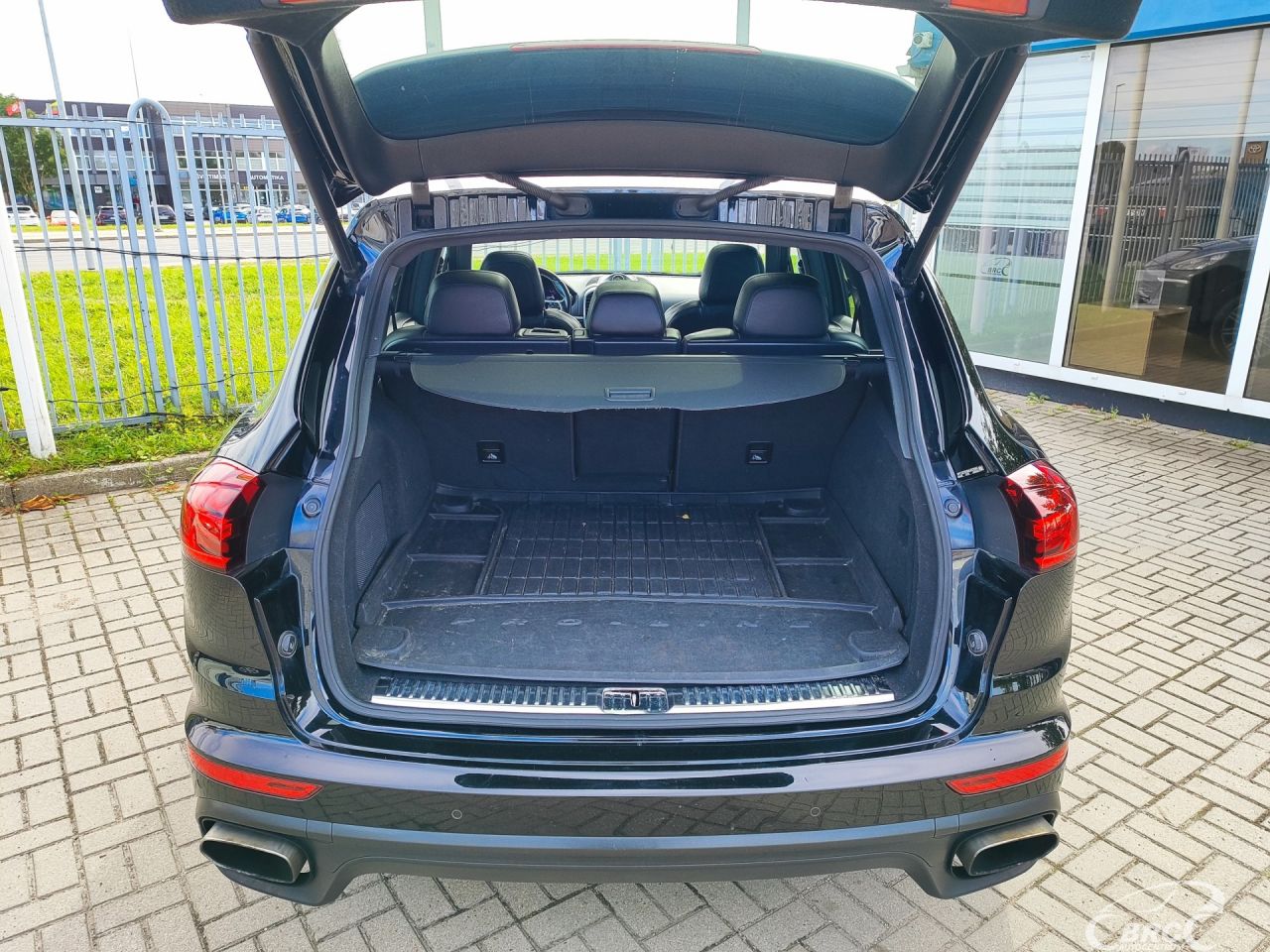 Porsche Cayenne | 12