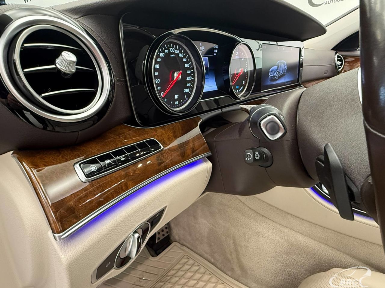 Mercedes-Benz E300 | 10