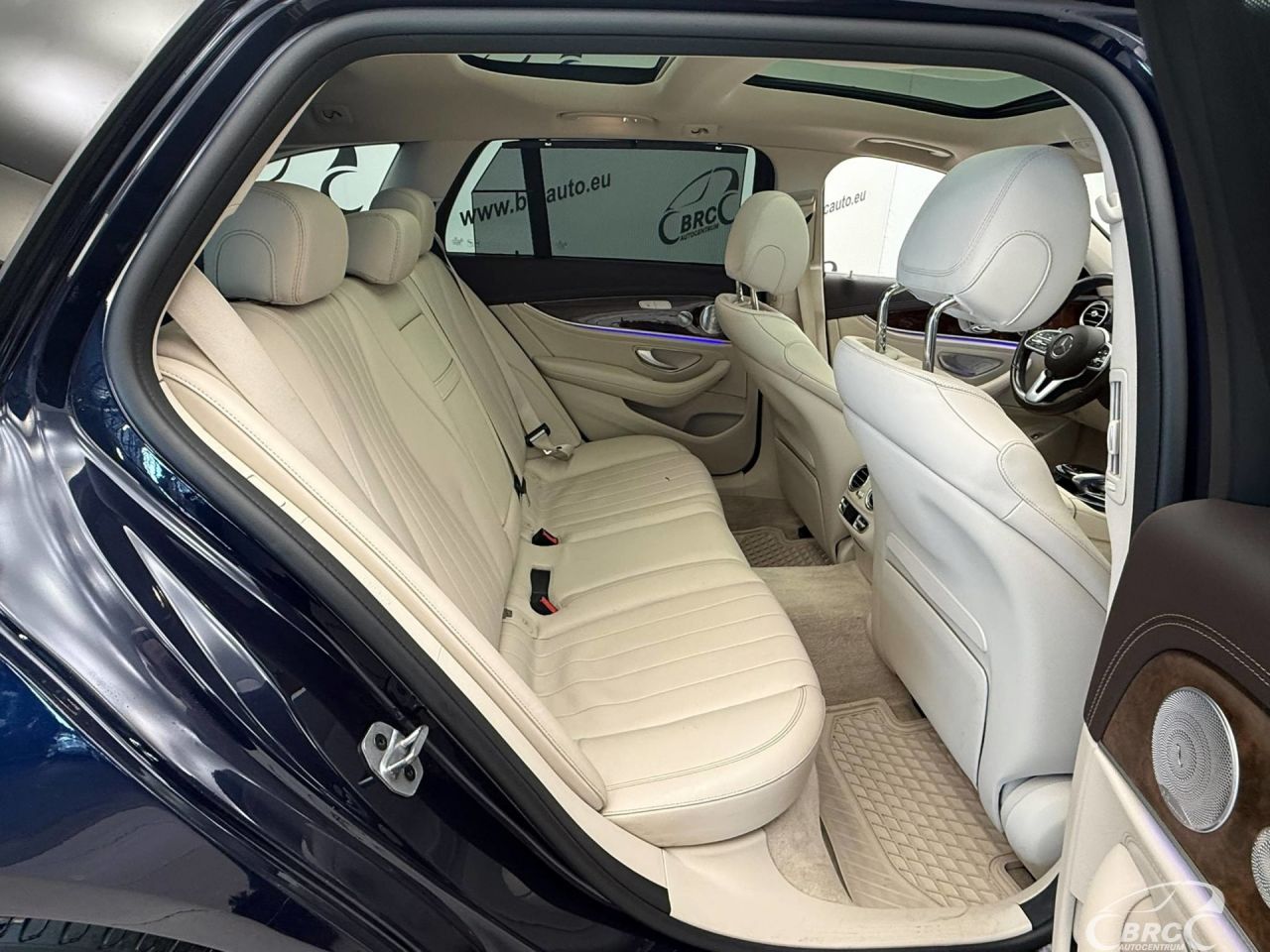 Mercedes-Benz E300 | 7