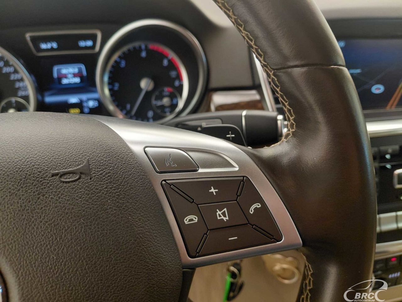Mercedes-Benz ML350 | 15