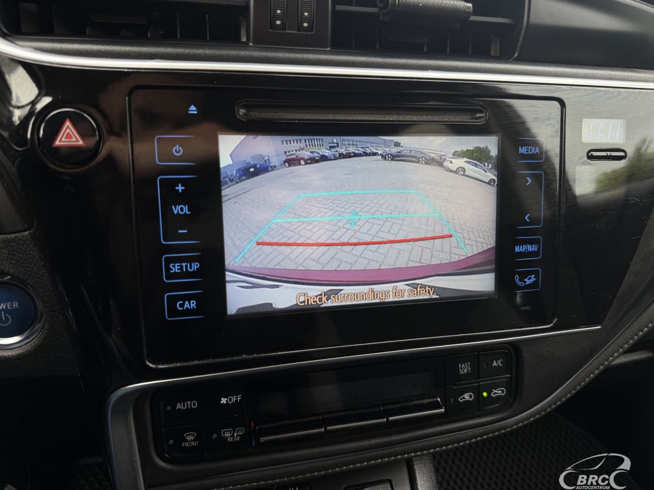 Toyota Auris | 12