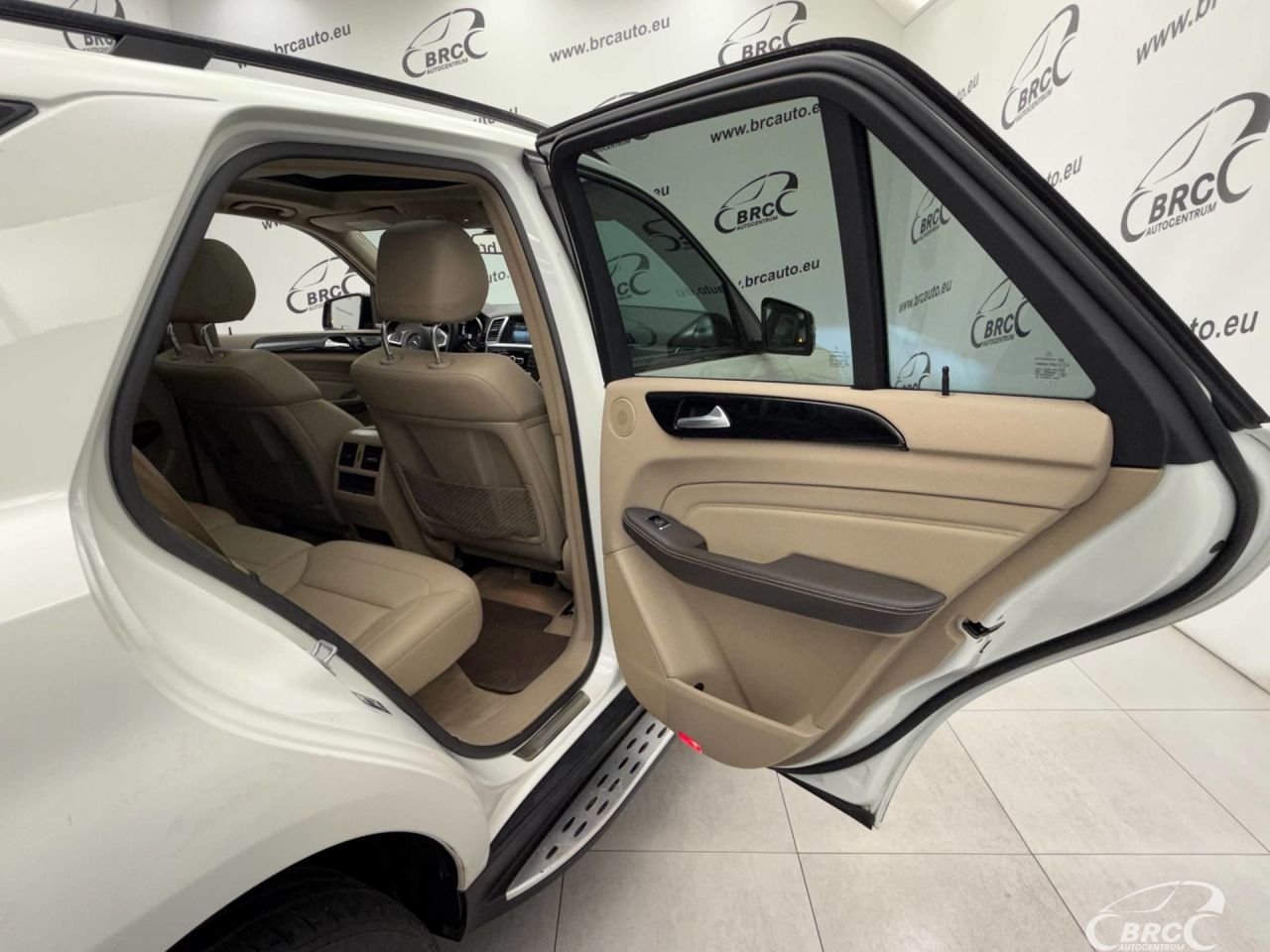 Mercedes-Benz ML350 | 7