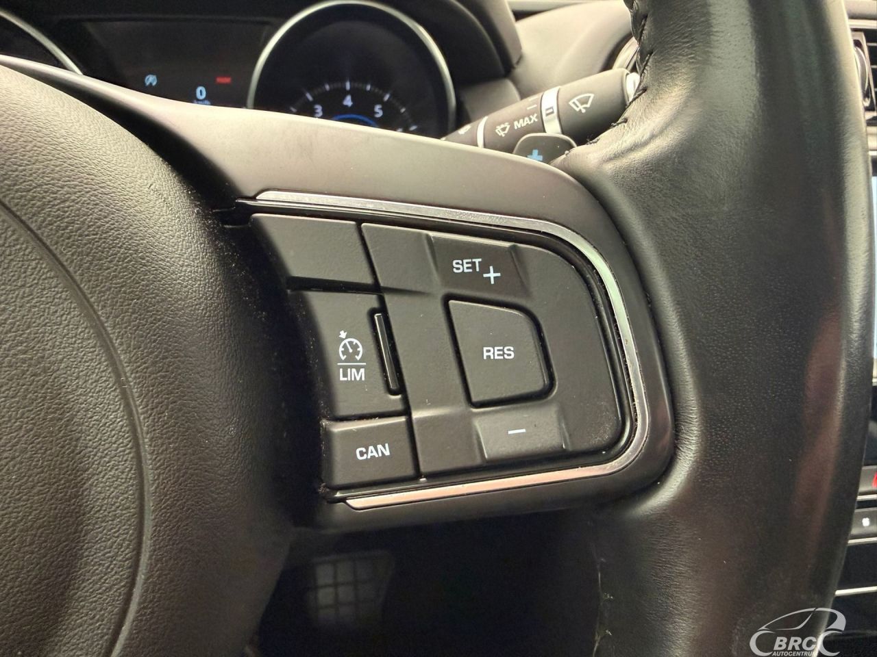 Jaguar XE | 4