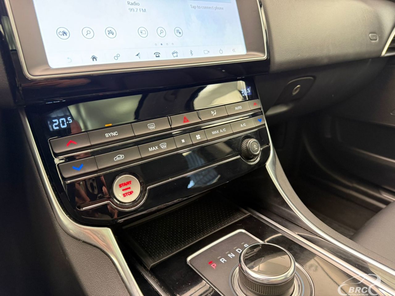 Jaguar XE | 11
