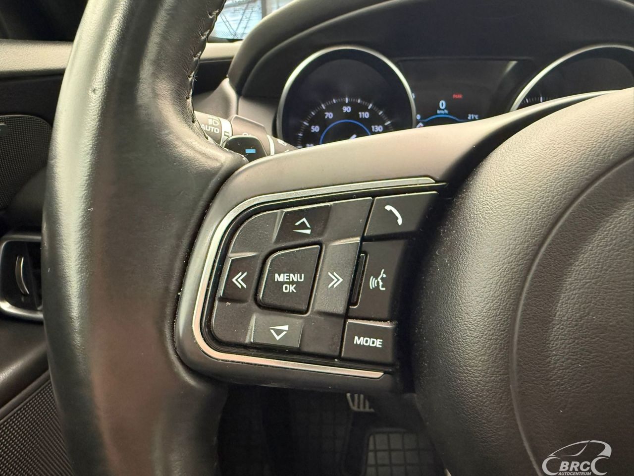 Jaguar XE | 3
