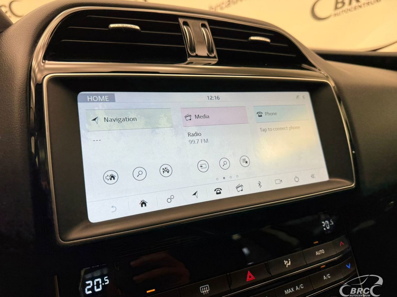 Jaguar XE | 9
