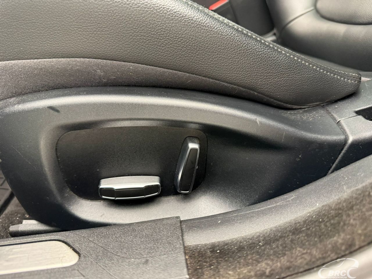 Jaguar XE | 12
