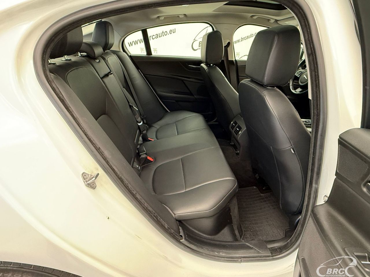 Jaguar XE | 13