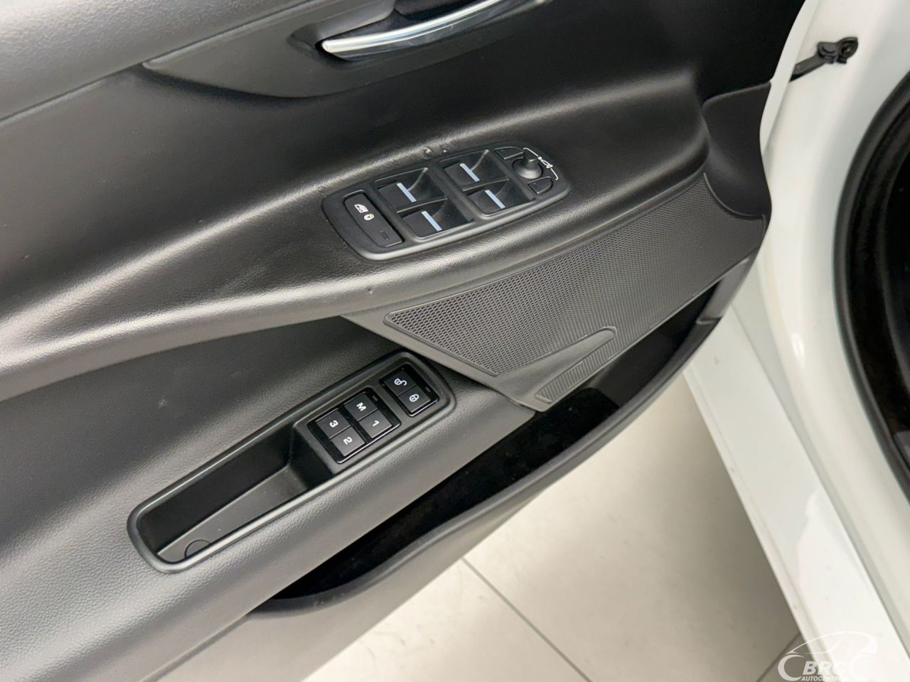 Jaguar XE | 14