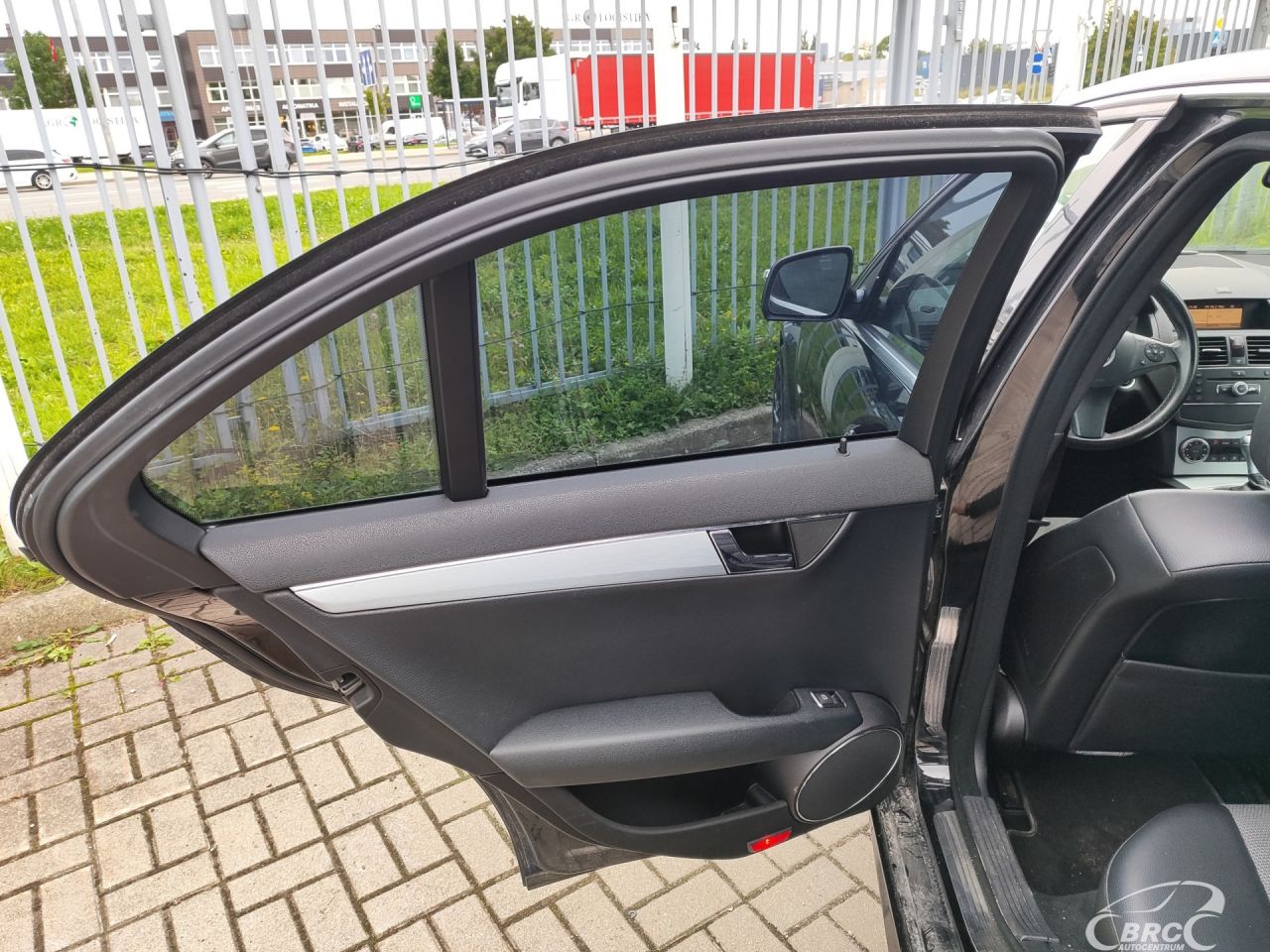 Mercedes-Benz C320 | 12