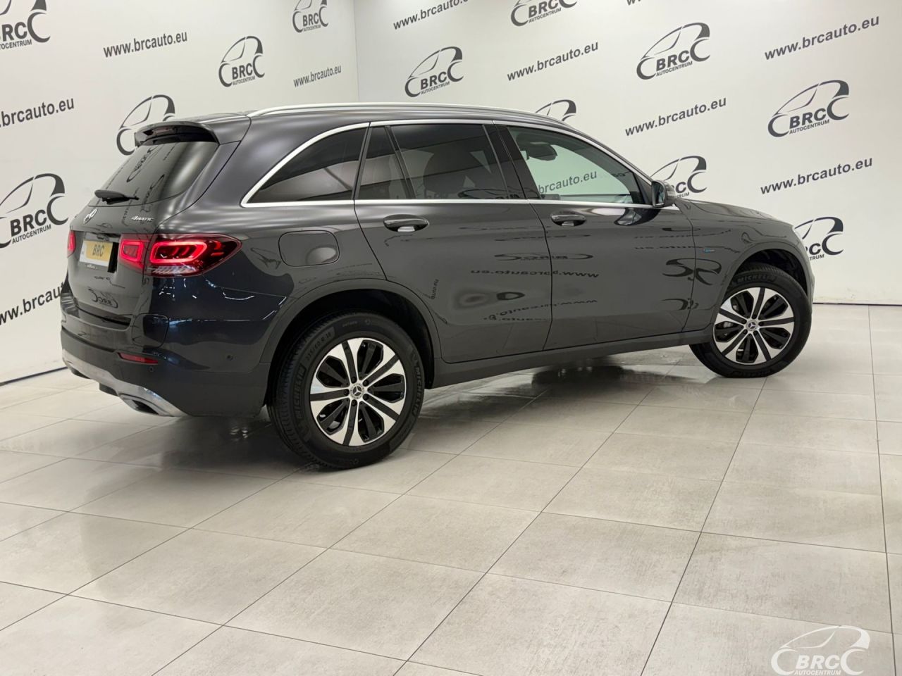 Mercedes-Benz GLC300 | 1